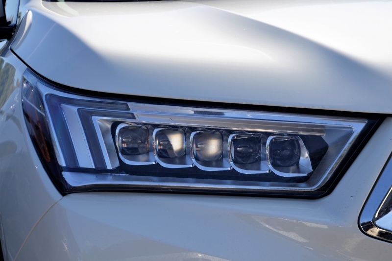 moto-TOULON-min_acura-headlamp-2834131